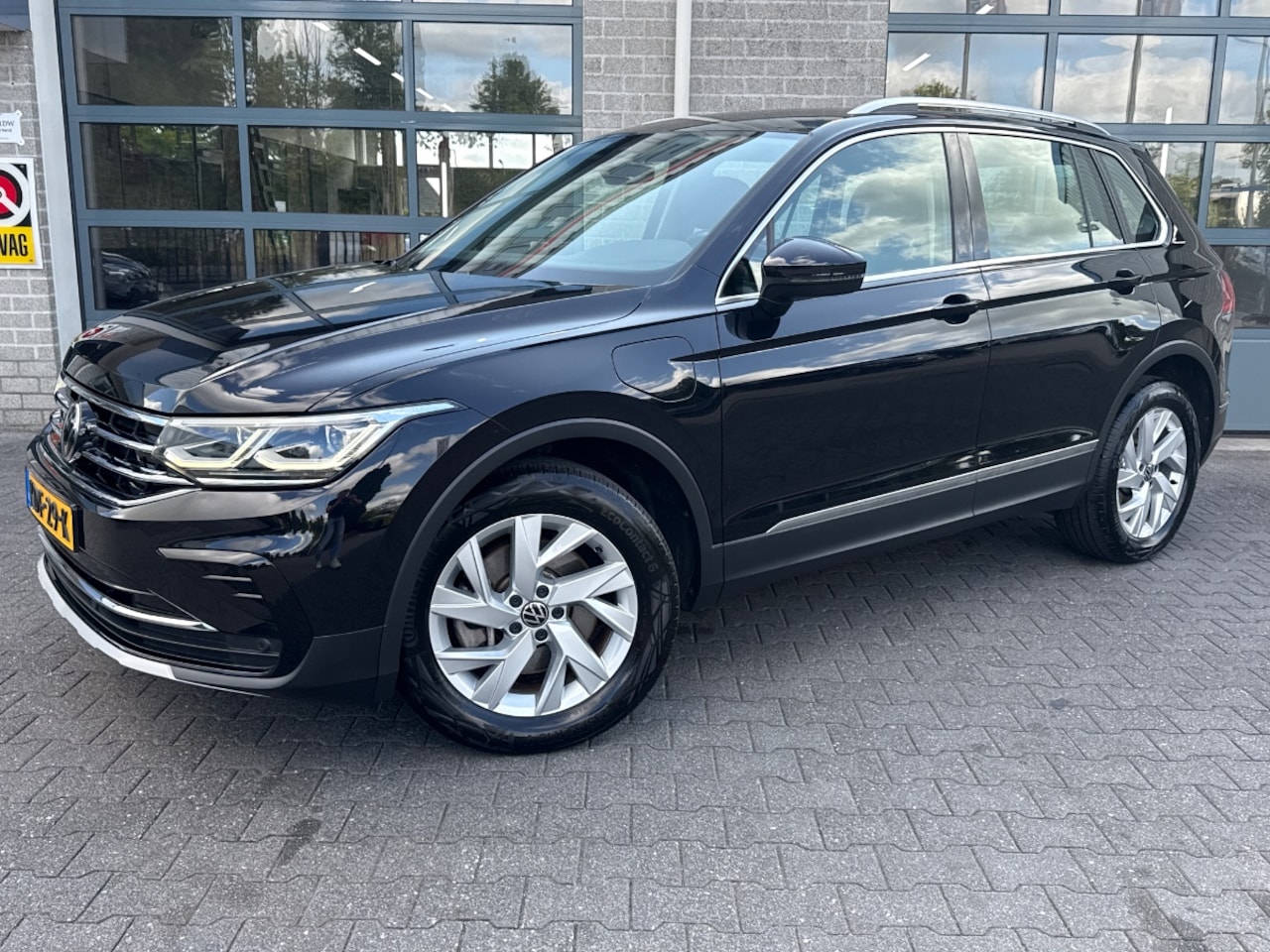 Volkswagen Tiguan - 1.4 TSI eHybrid R-Line Business+|STOEL\STUURVERWARMING|CAMERA| - AutoWereld.nl