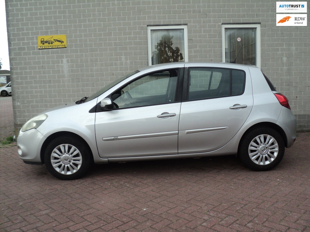 Renault Clio - 1.2 TCe 5 drs airco bj2011 - AutoWereld.nl