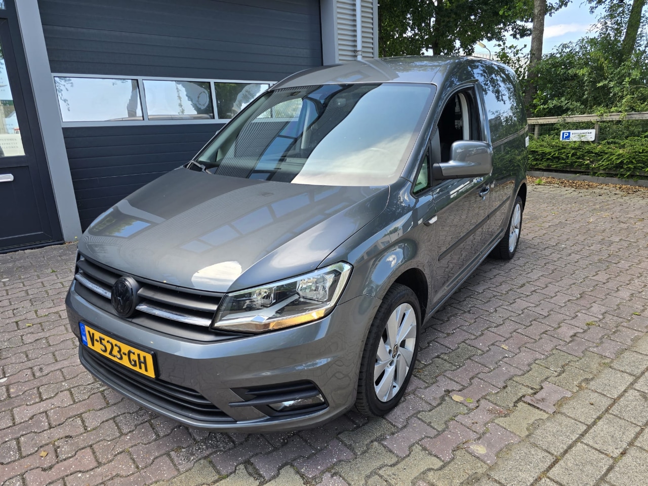 Volkswagen Caddy - 2.0 TDI L1H1 BMT Highline 2.0 TDI L1H1 BMT HIGHLINE - AutoWereld.nl