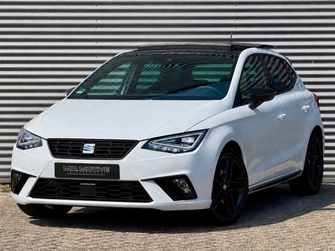 SEAT Ibiza - 1.5 TSI FR Black Edition DSG | Alcantara | Panorama | Navigatie | Dealer Onderhouden | 18" - AutoWereld.nl