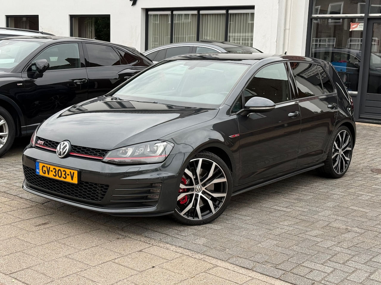 Volkswagen Golf - 2.0 TSI GTI Performance 2.0 TSI GTI Performance, Stoelverwarming,Panoramadak,Stoelverwarming,19 Inch.L.M.Velgen - AutoWereld.nl