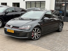 Volkswagen Golf - 2.0 TSI GTI Performance, Stoelverwarming, Panoramadak, Stoelverwarming, 19 Inch.L.M.Velgen