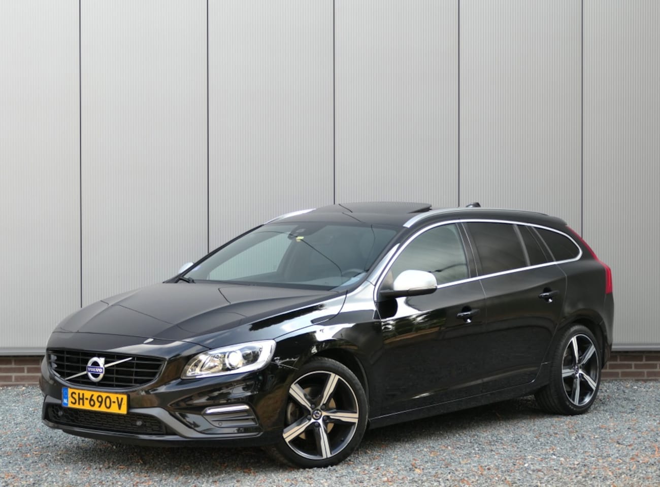 Volvo V60 - T4 Business Sport 12 MND garantie Schuifdak / Xenon / Trekhaak - AutoWereld.nl