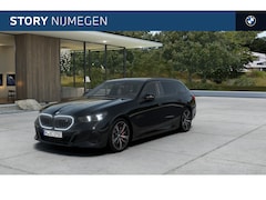 BMW i5 Touring - eDrive40 M Sport / Panoramadak / Trekhaak / Adaptieve LED / Parking Assistant Plus / Stoel