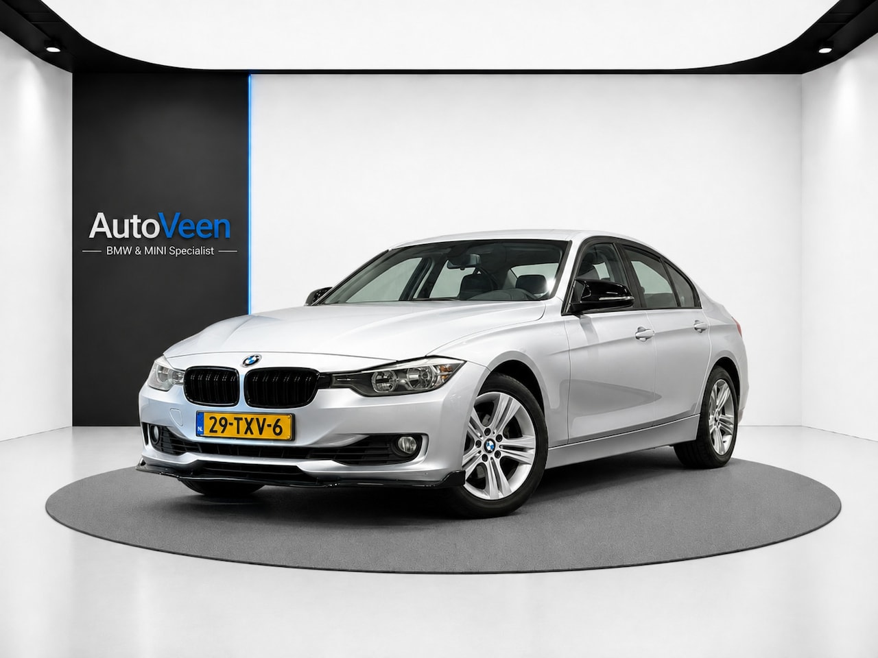 BMW 3-serie - 320i High Executive (GROOT NAVI, H&K AUDIO, STOELVERWARMING, CRUISE) - AutoWereld.nl