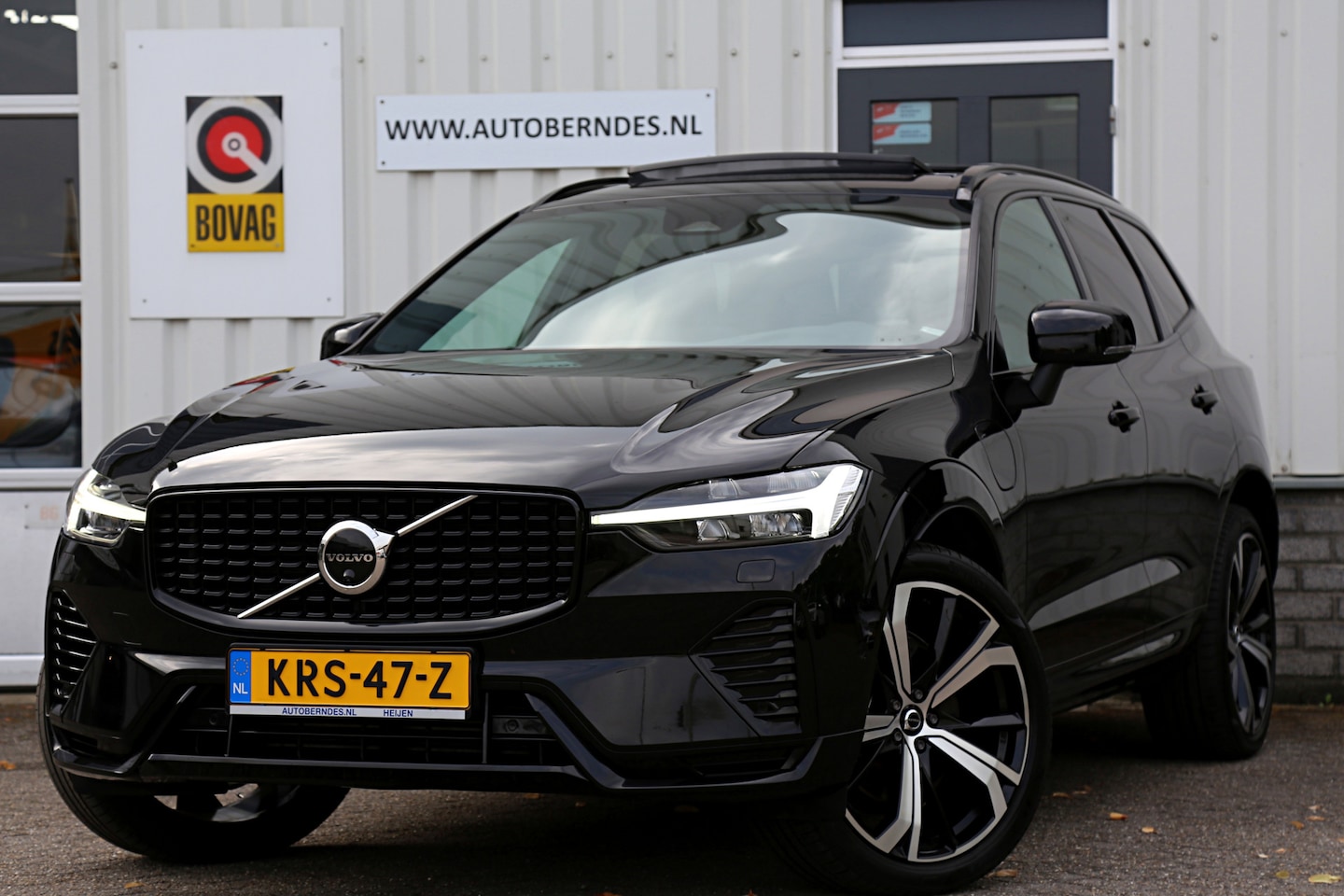 Volvo XC60 - 2.0 T6 Plug-in hybrid Long Range AWD Plus Dark*Perfect Volvo Onderh.*Pano/Elek. Trekhaak/R - AutoWereld.nl