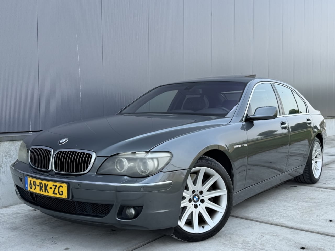 BMW 7-serie - 760i V12 445PK / Alcantara / *NAP* / Softclose / Schuifdak / NW APK - AutoWereld.nl