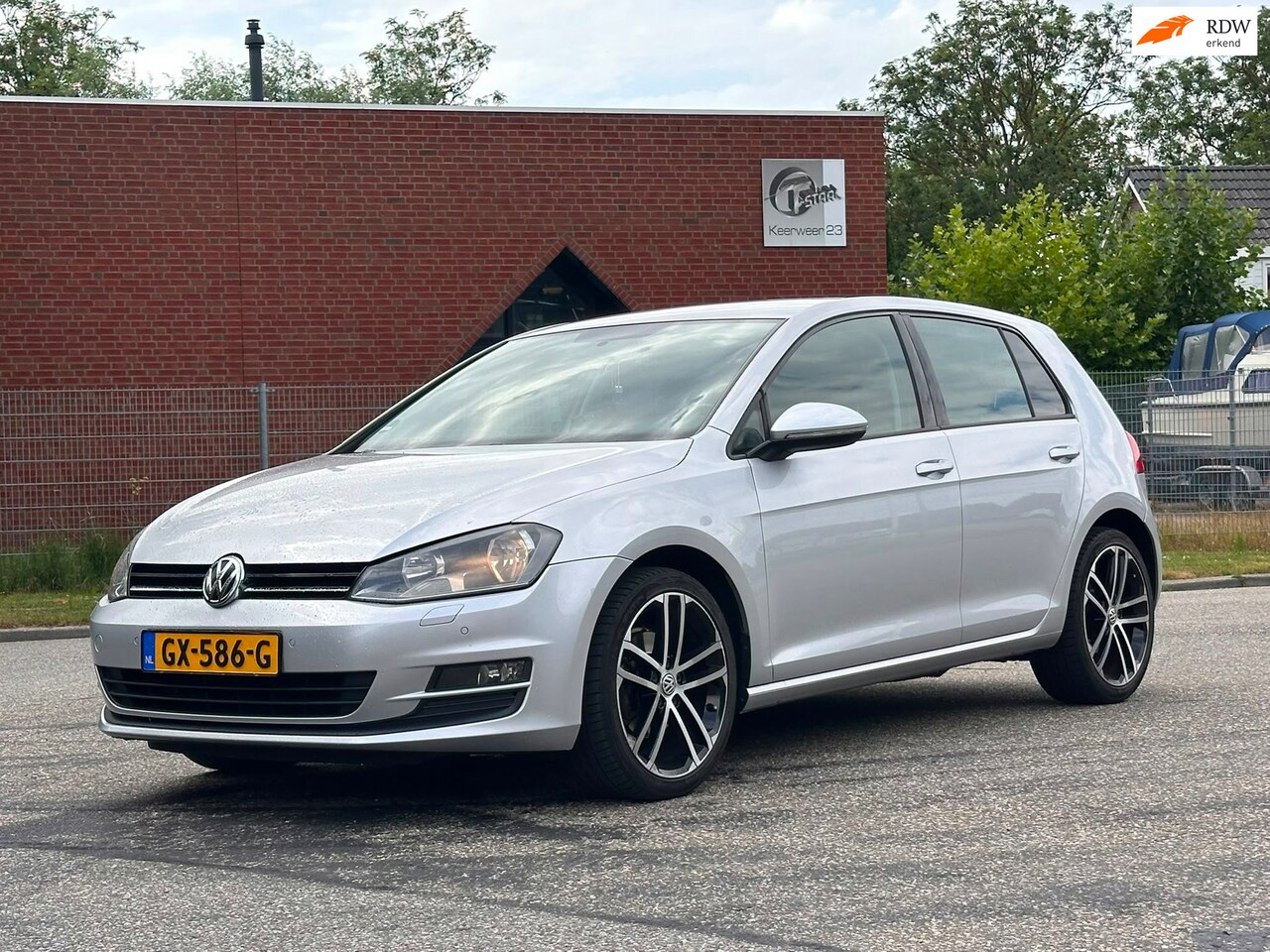 Volkswagen Golf - 1.2 TSI Highline 5DR*Stoelverwarming*Airco*Trekhaak*LM velgen*Parkeersensoren*APK* - AutoWereld.nl