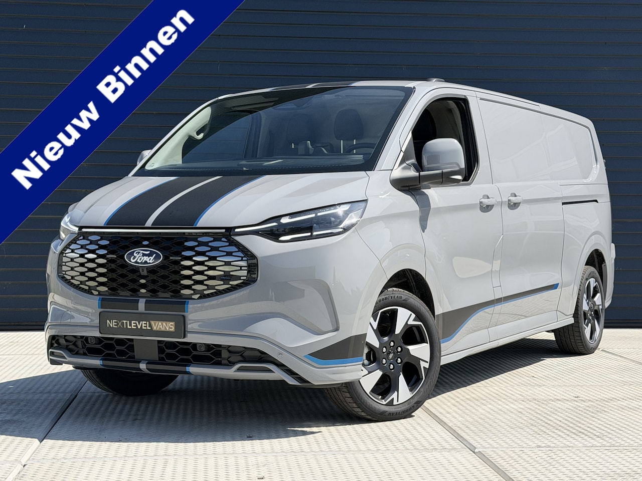 Ford E-Transit Cust. - 340 L2H1 Sport 71 kWh 360 Camera / Adap Cruise / 2 x schuifdeur / B & O - AutoWereld.nl