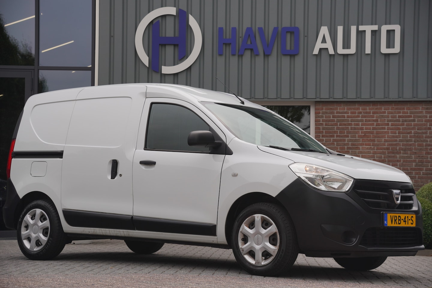 Dacia Dokker - 1.6 MPi 1.6 MPI, AIRCO, TREKHAAK, BTW-VRIJ / MARGE - AutoWereld.nl