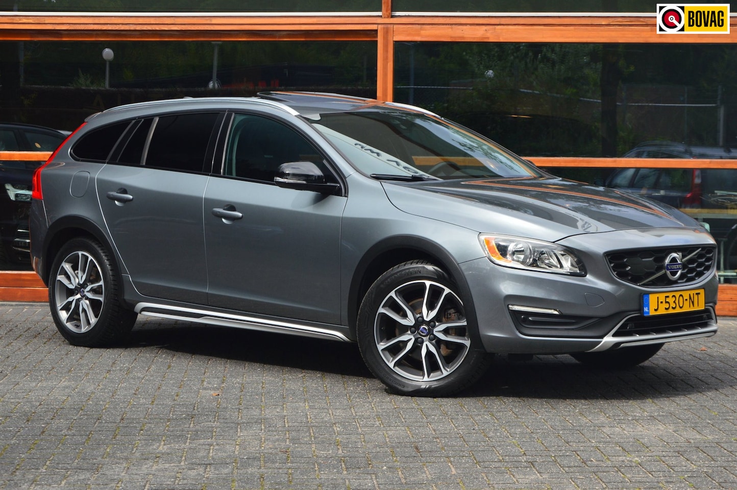 Volvo V60 Cross Country - 2.0 T5 AWD Polar+ | Panoramdak | Camera | Stoel + Stuur Verwarmd | BLIS | Dealer onderhoud - AutoWereld.nl