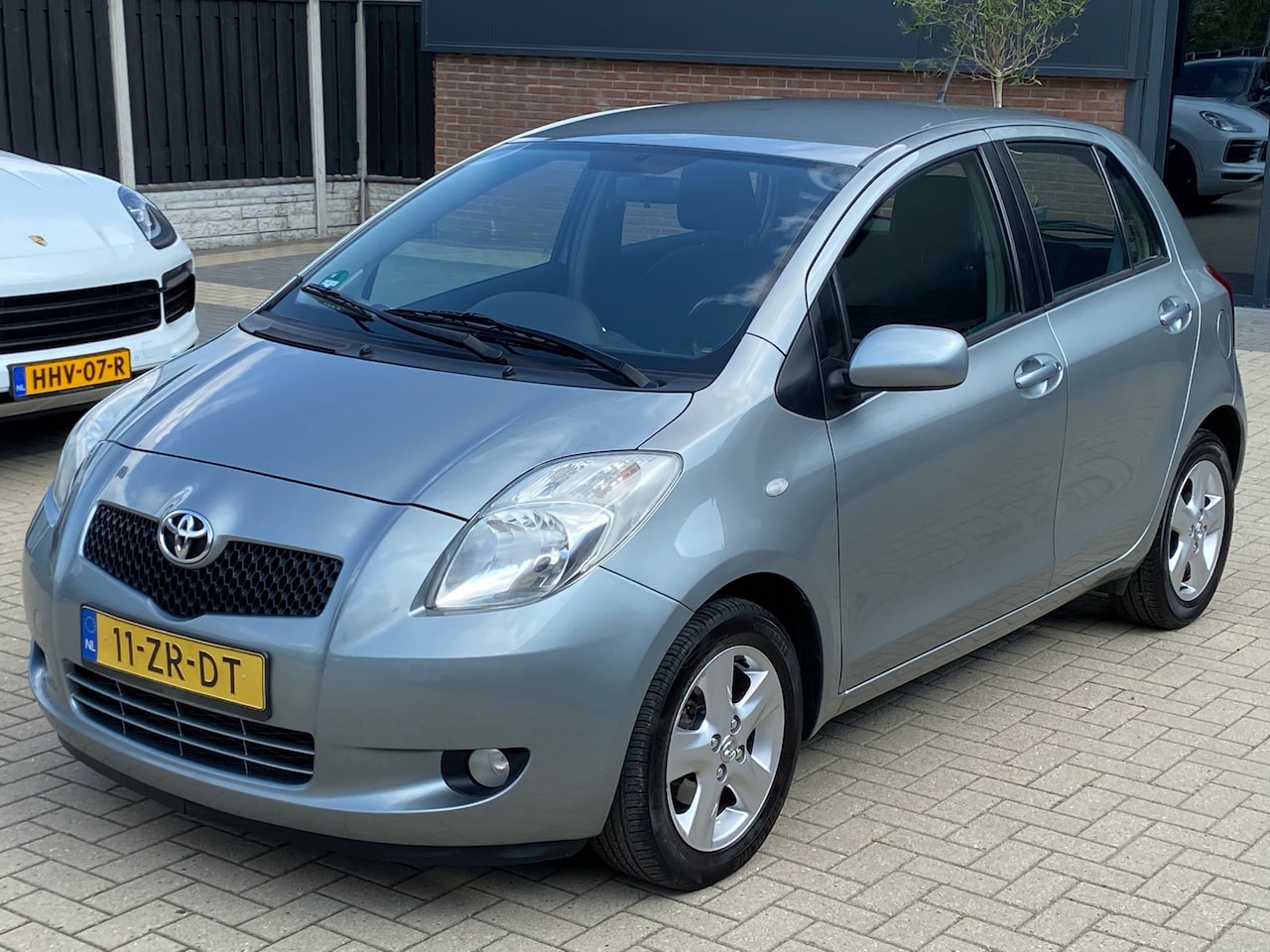 Toyota Yaris - 1.3 VVTi NIEUWSTAAT AUTOMAAT 5 DEURS CLIMA L.M. VELGEN ELEKTR PAKKET - AutoWereld.nl