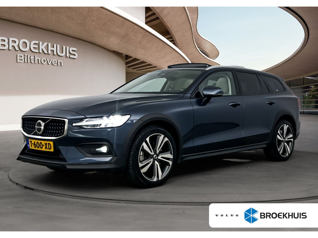 Volvo V60 Cross Country - 2.0 B5 AWD Ultimate | Achteruitrijcamera | Apple Carplay/Android Auto|telefoonintegratie p - AutoWereld.nl