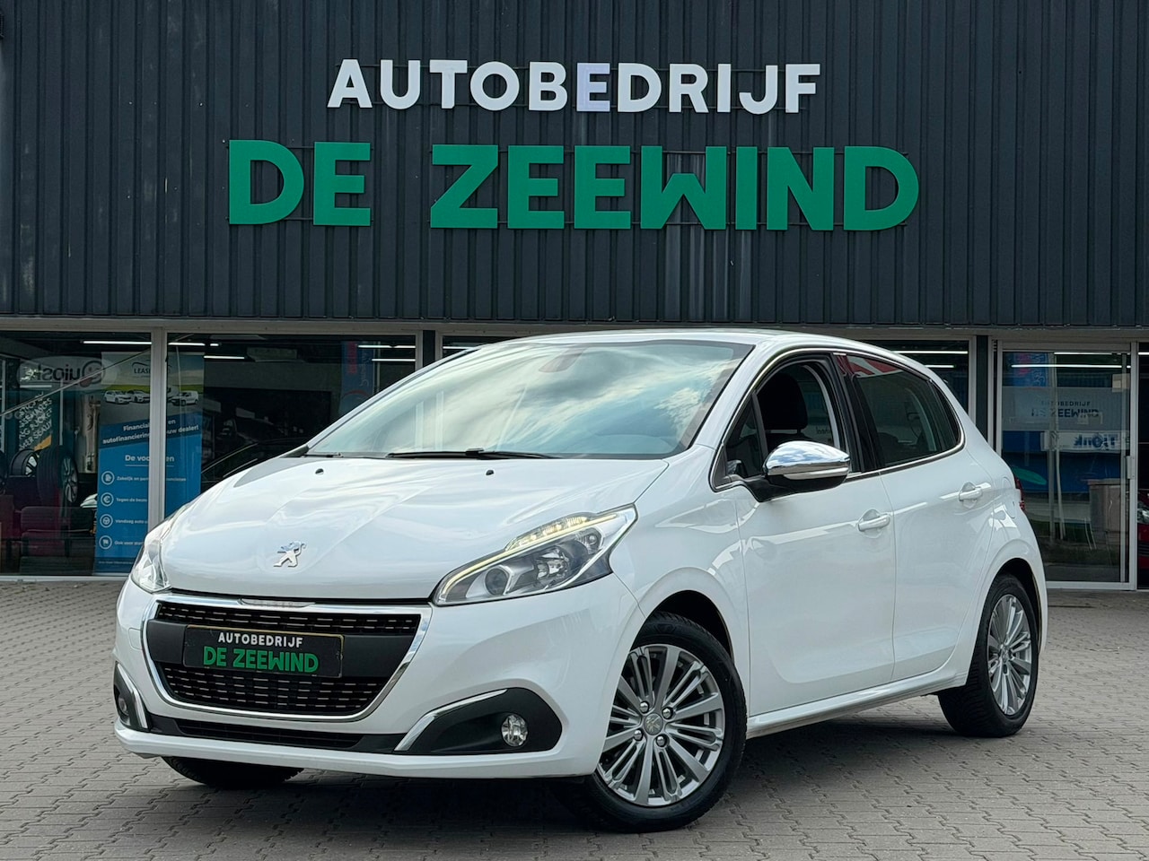Peugeot 208 - 1.2 PureTech Allure|Navi|Rijklaar - AutoWereld.nl