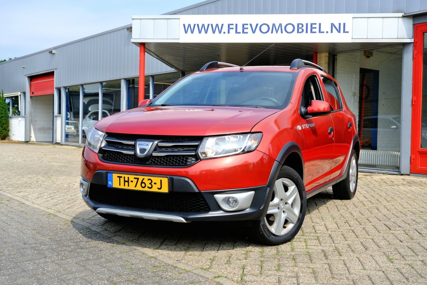 Dacia Sandero Stepway - 0.9 TCe Lauréate Navi|Airco|Cruise|Trekhaak - AutoWereld.nl
