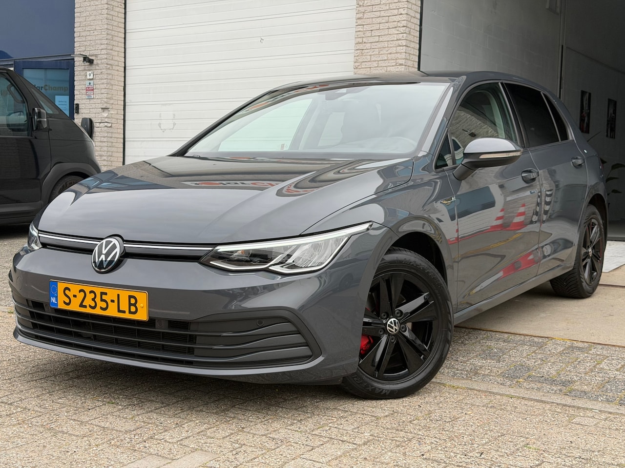 Volkswagen Golf - 1.5 eTSI Life Business/ AUTOMAAT/ 3e EIG/ dealeronderhouden/ 1jaar apk/ volle opties - AutoWereld.nl