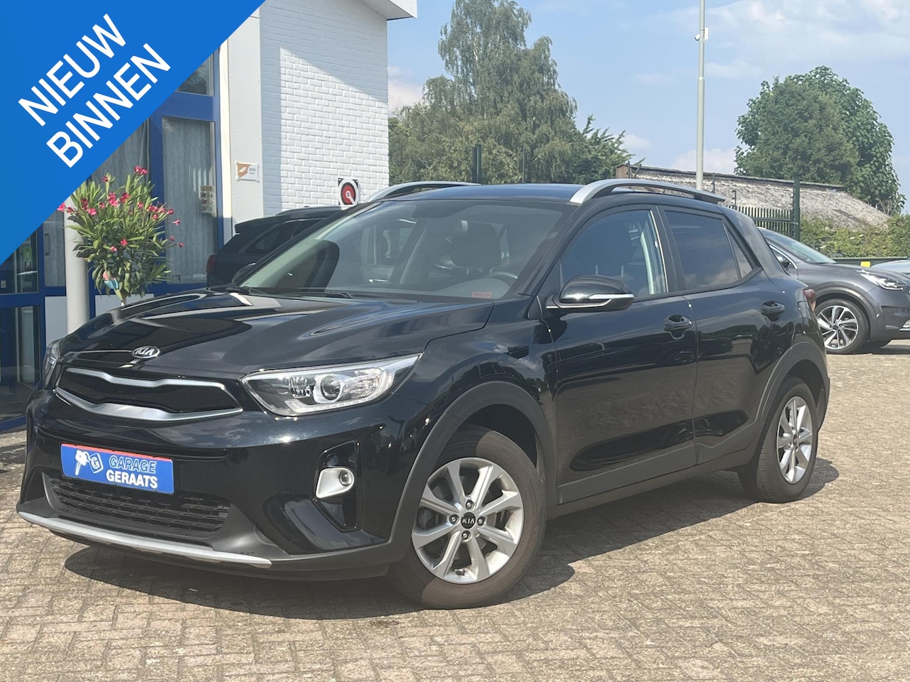 Kia Stonic - 1.2 MPi ComfortLine Stoel/stuurverwarming, Parkeersensoren achter, Trekhaak, Bluetooth voo - AutoWereld.nl