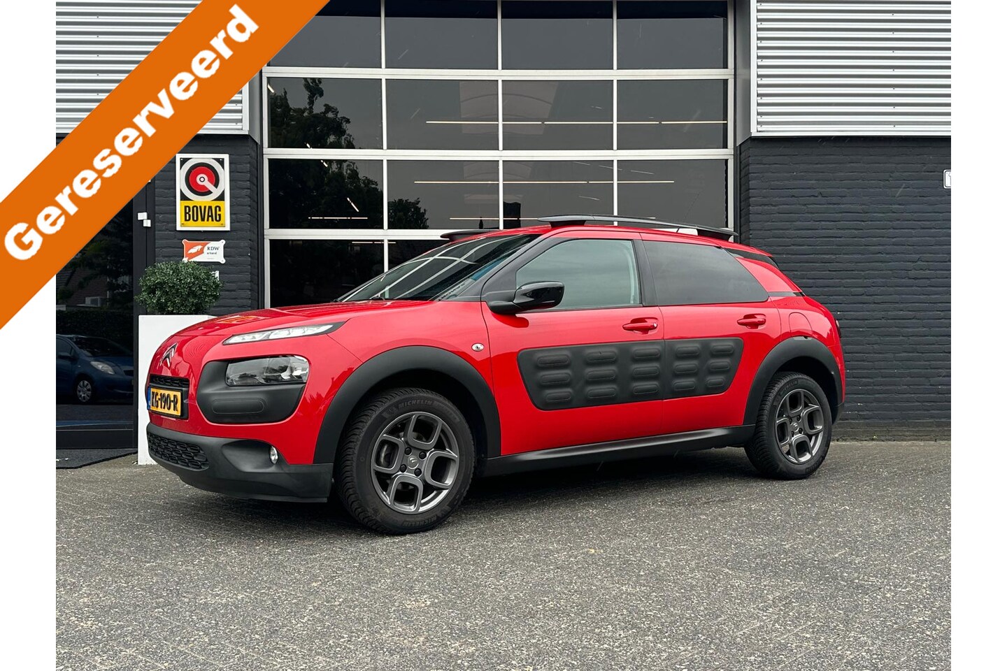 Citroën C4 Cactus - 1.2 Shine, Airco, Bluetooth, Camera, Cruise, Navi, Trekhaak, NAP NW, Distrb - AutoWereld.nl