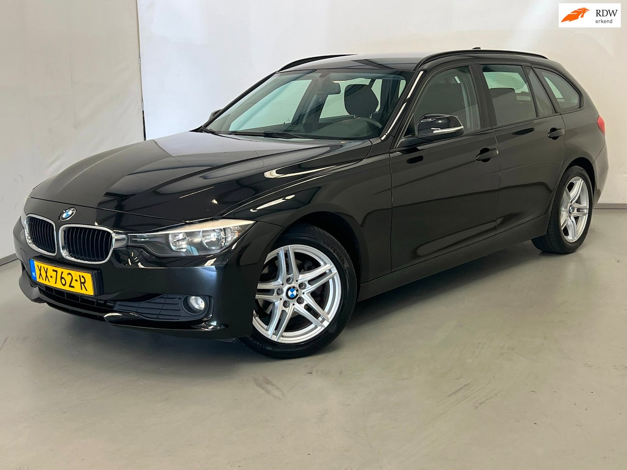 BMW 3-serie Touring - 316d Sport / Navi / Clima / Bluetooth - AutoWereld.nl