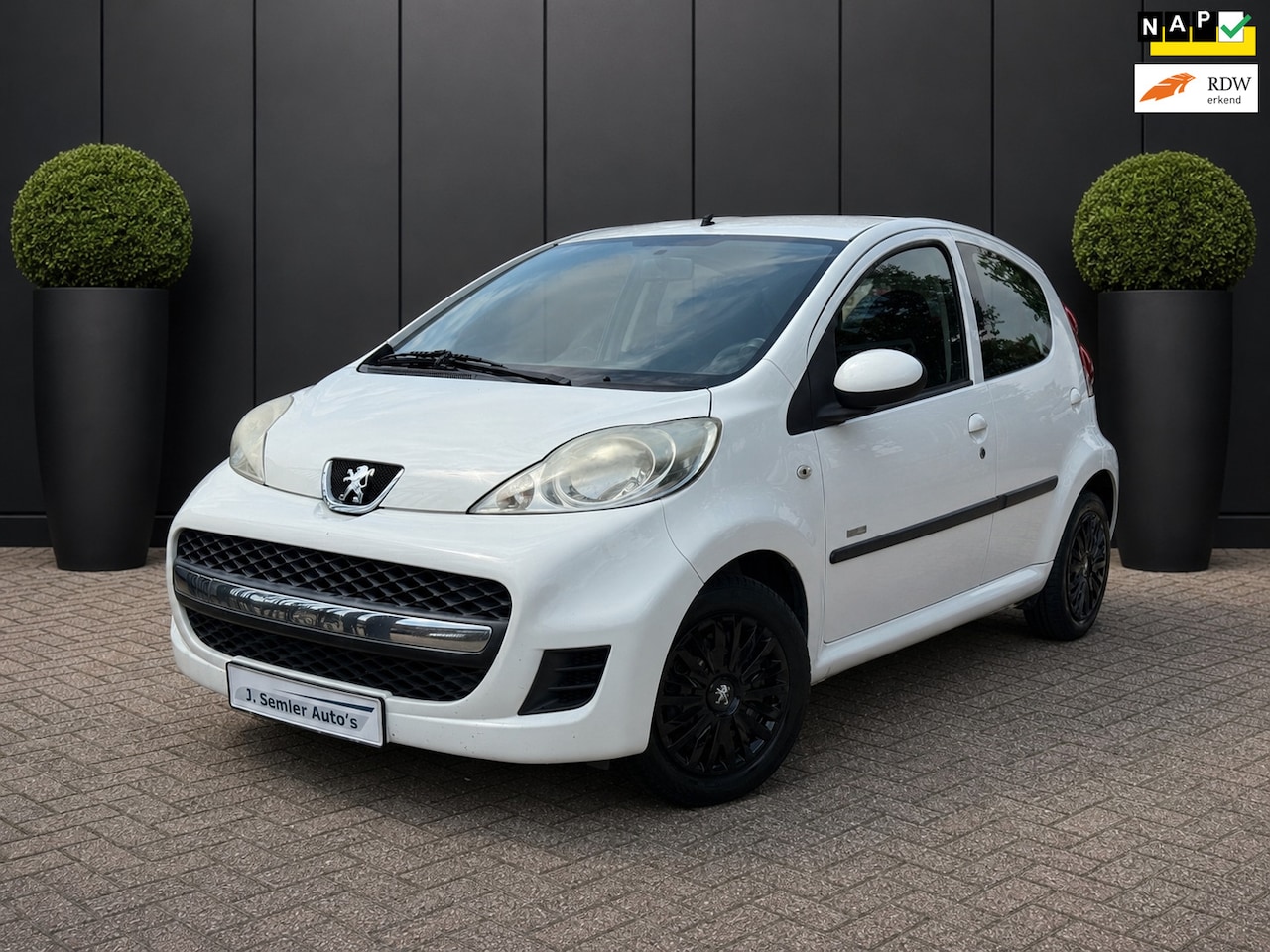 Peugeot 107 - 1.0-12V Millesim 200 APK 18-08-2027 GROOT SCHERM 5 DEURS - AutoWereld.nl