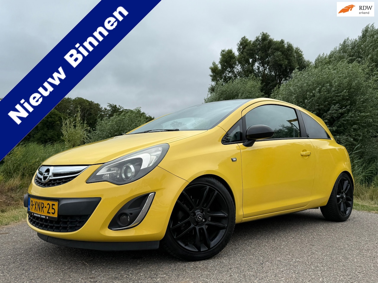 Opel Corsa - 1.4-16V BlitZ | Navi | 2e Eigenaar | Stuur-/Stoelverwarming | 17" Velgen | H-Leder | Navi - AutoWereld.nl