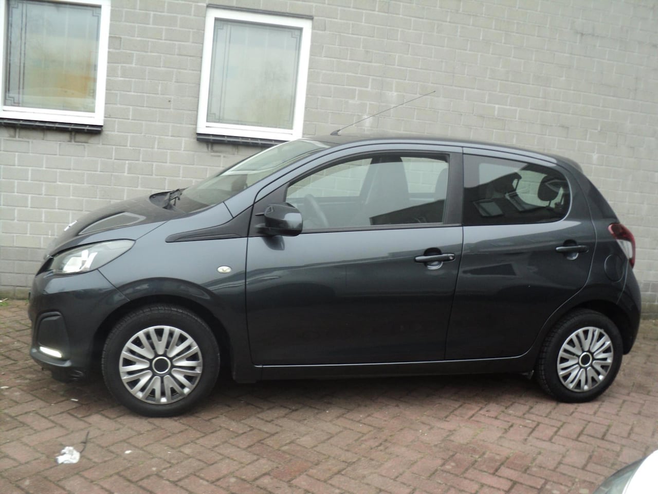 Peugeot 108 - 1.0 e-VTi nette auto 5drs airco bj2014 - AutoWereld.nl