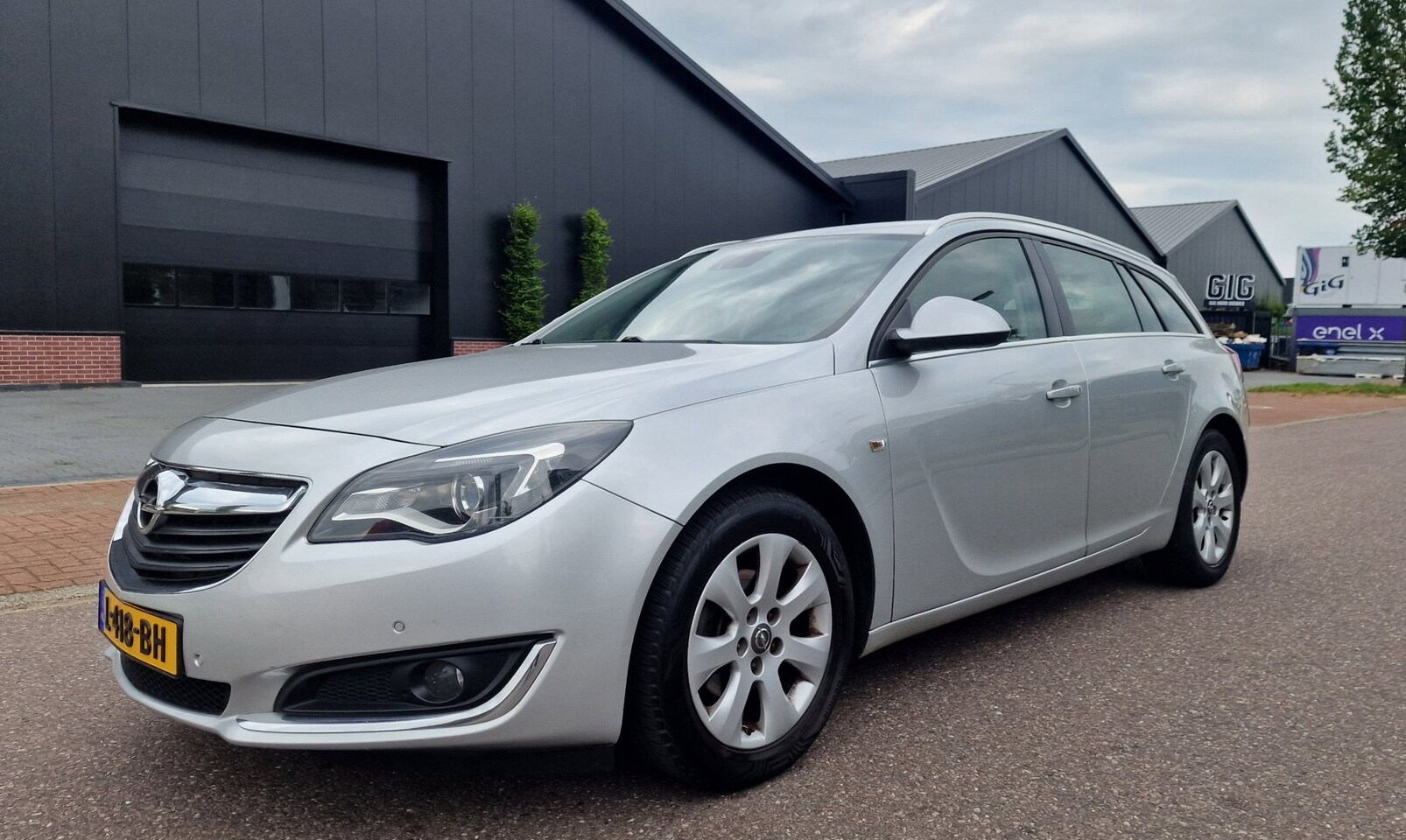 Opel Insignia Sports Tourer - 1.6 CDTI EF Cosmo NAVI PSENSOR CRUISE TREKHAAK 2 X SLEUTELS - AutoWereld.nl