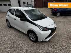 Toyota Aygo - 1.0 VVT-I X-PLAY, licht metaal, airco, cruise
