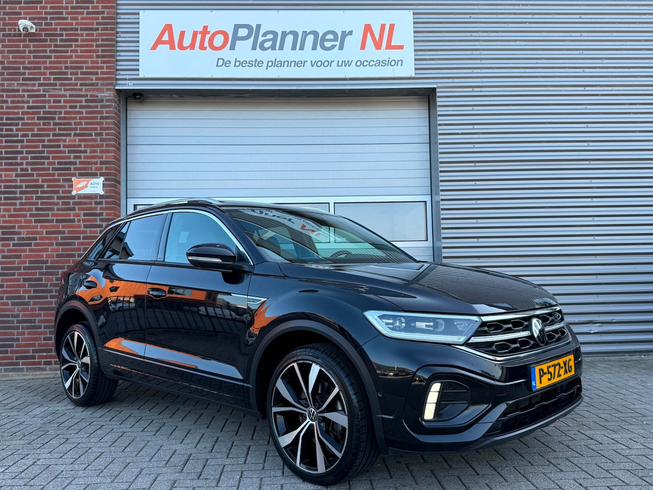 Volkswagen T-Roc - 1.5 TSI R-Line! Camera! Navi! Pano! Virtual! - AutoWereld.nl