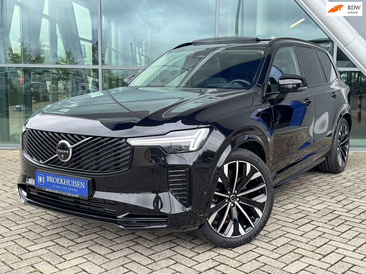 Volvo XC90 - 2.0 T8 Plug-in hybrid AWD Ultra Dark 455pk Luchtvering / Trekhaak / Massage Stoelen - AutoWereld.nl