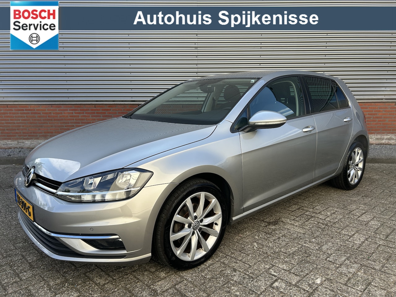 Volkswagen Golf - 1.0 TSI Comfortline | CarPlay | Navigatie | Extra Getint Glas |Lichtmetalen Velgen | - AutoWereld.nl