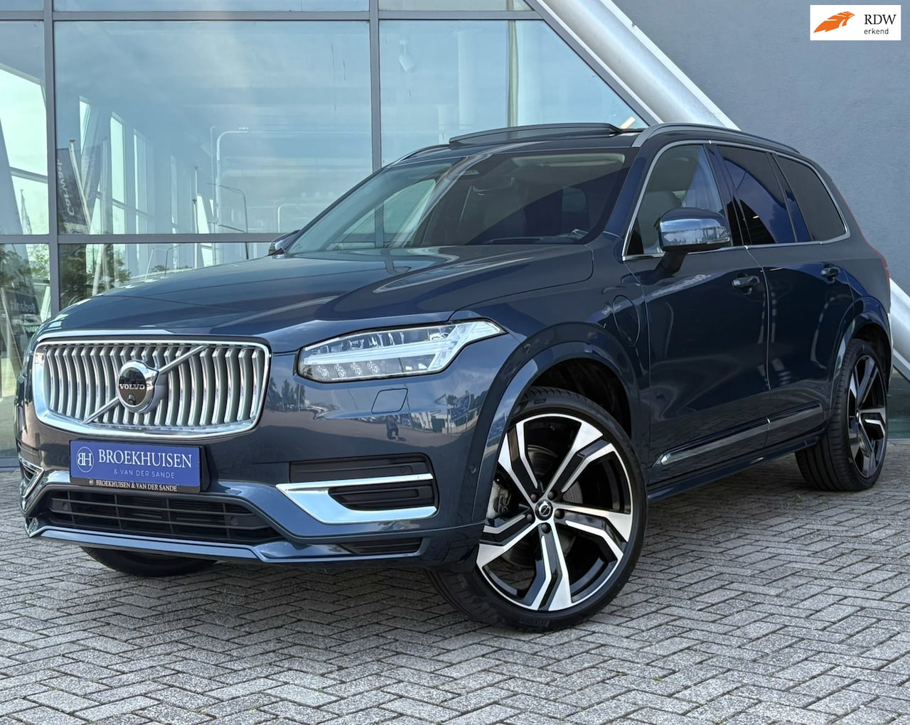 Volvo XC90 - 2.0 T8 Plug-in hybrid AWD Ultra Bright 455pk HU Luchtvering / Trekhaak / 22inc - AutoWereld.nl