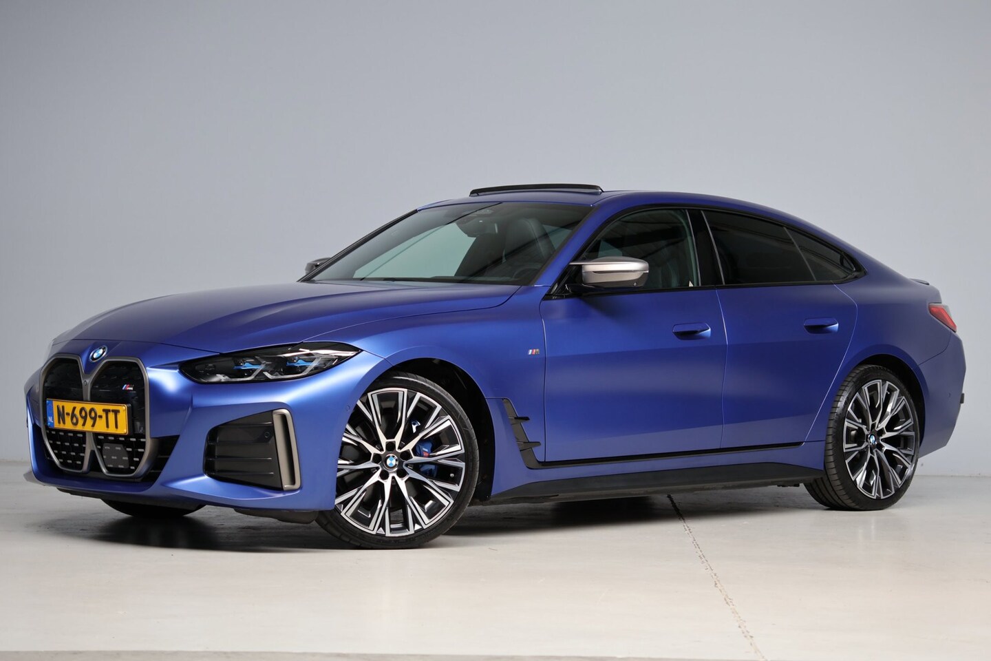 BMW i4 - M50 High Executive M-sport | schuifkanteldak | m-sport seats | individual frozen | adap. c - AutoWereld.nl