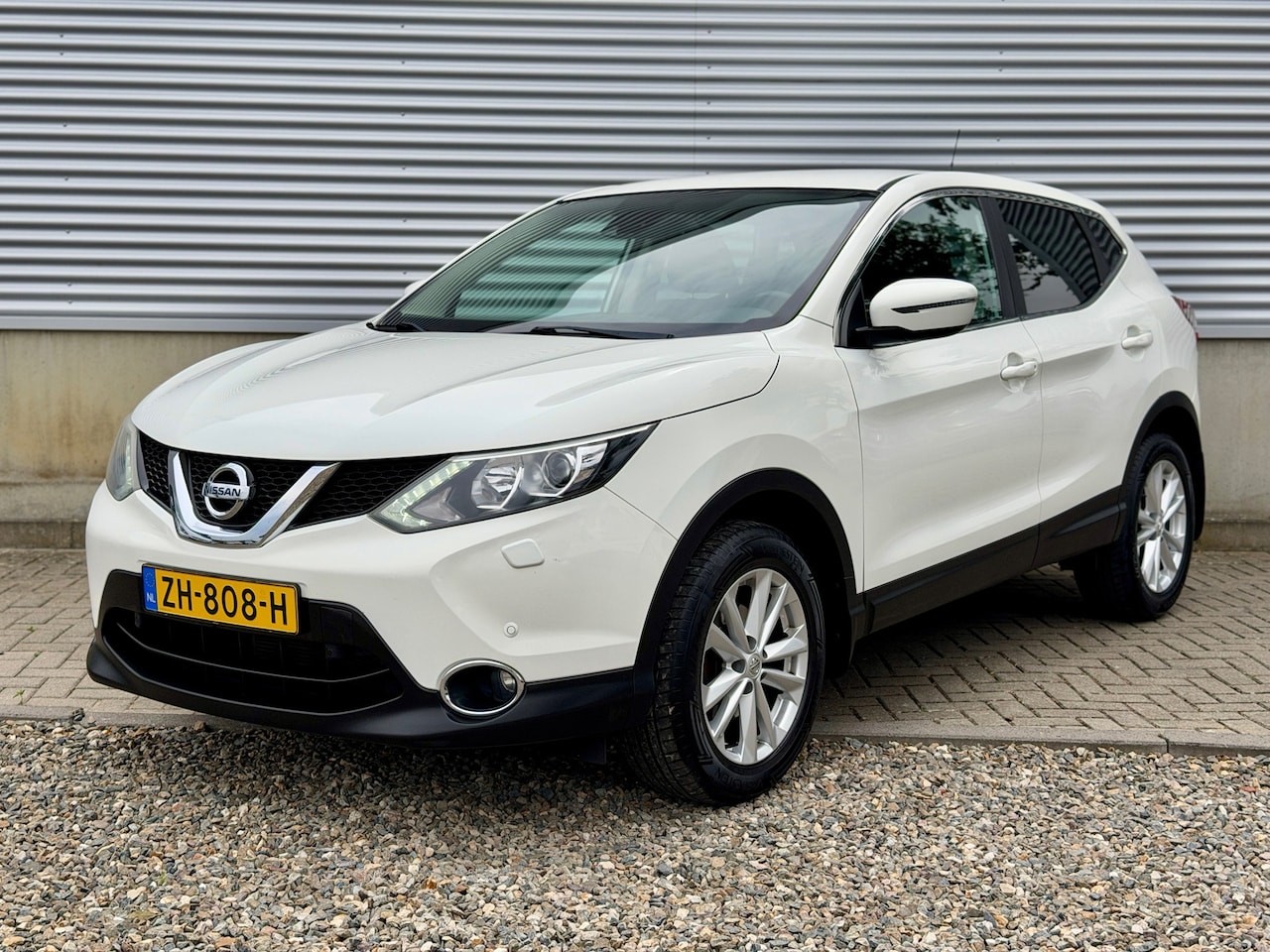Nissan Qashqai - 116pk Business Edition [ fm navi,camera,ecc,lmv,trekhaak ] - AutoWereld.nl