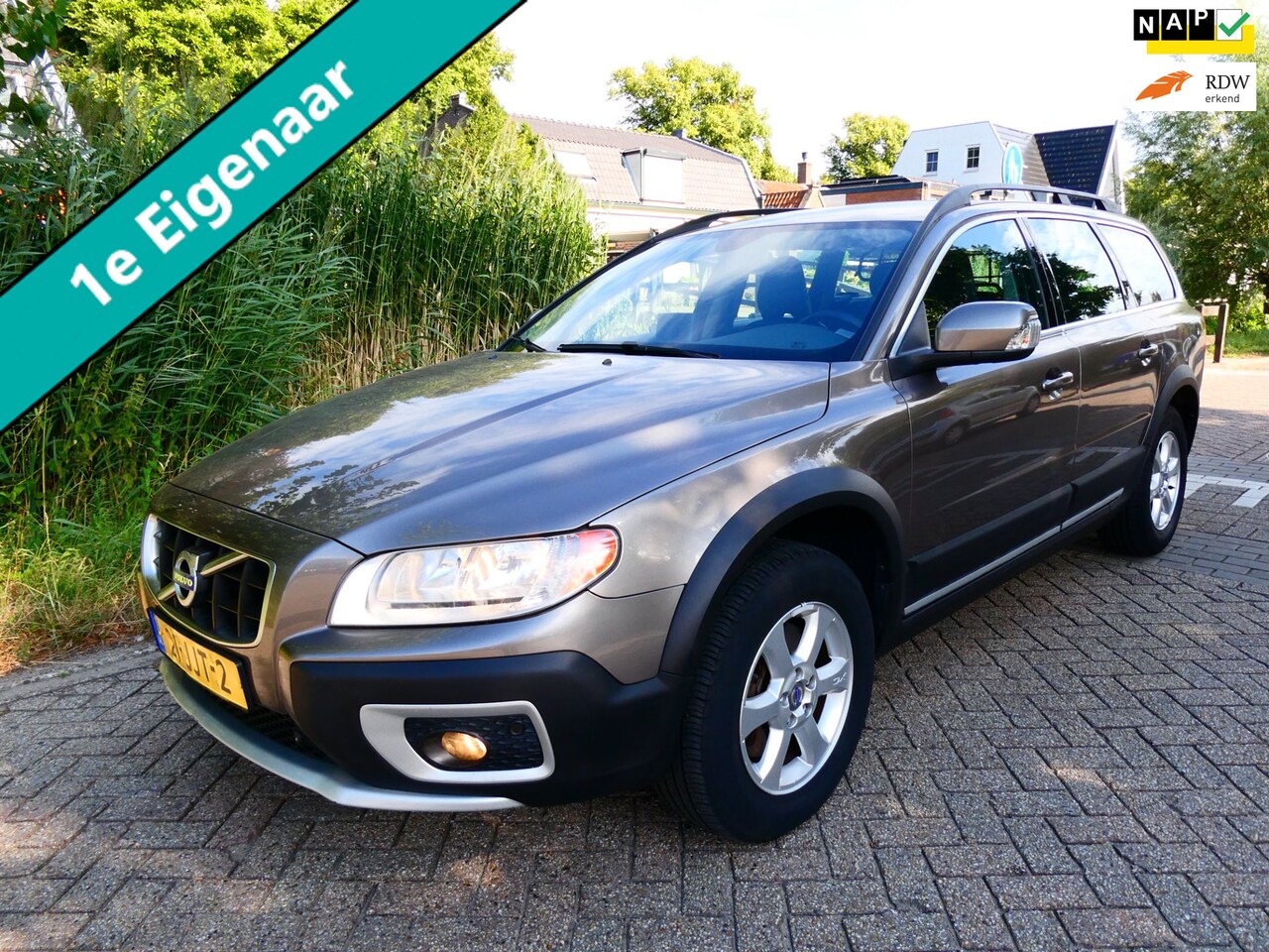 Volvo XC70 - 2.4D 176pk Automaat 1e eig. Leder Navi Trekhaak 1800kg. - AutoWereld.nl