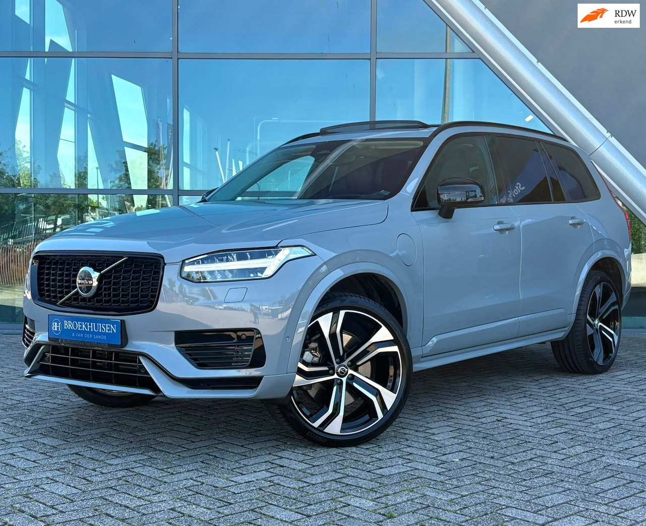 Volvo XC90 - 2.0 T8 Recharge AWD Ultra Dark 455pk Luchtvering / 22inc / Trekhaak / Massage Stoelen - AutoWereld.nl