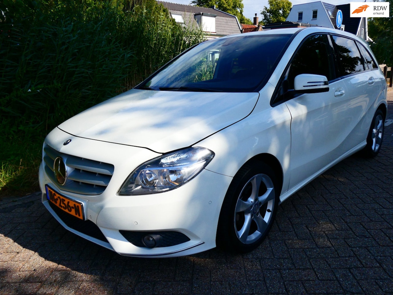 Mercedes-Benz B-klasse - 180 Automaat 122pk Clima Cruise LED PDC Historie - AutoWereld.nl