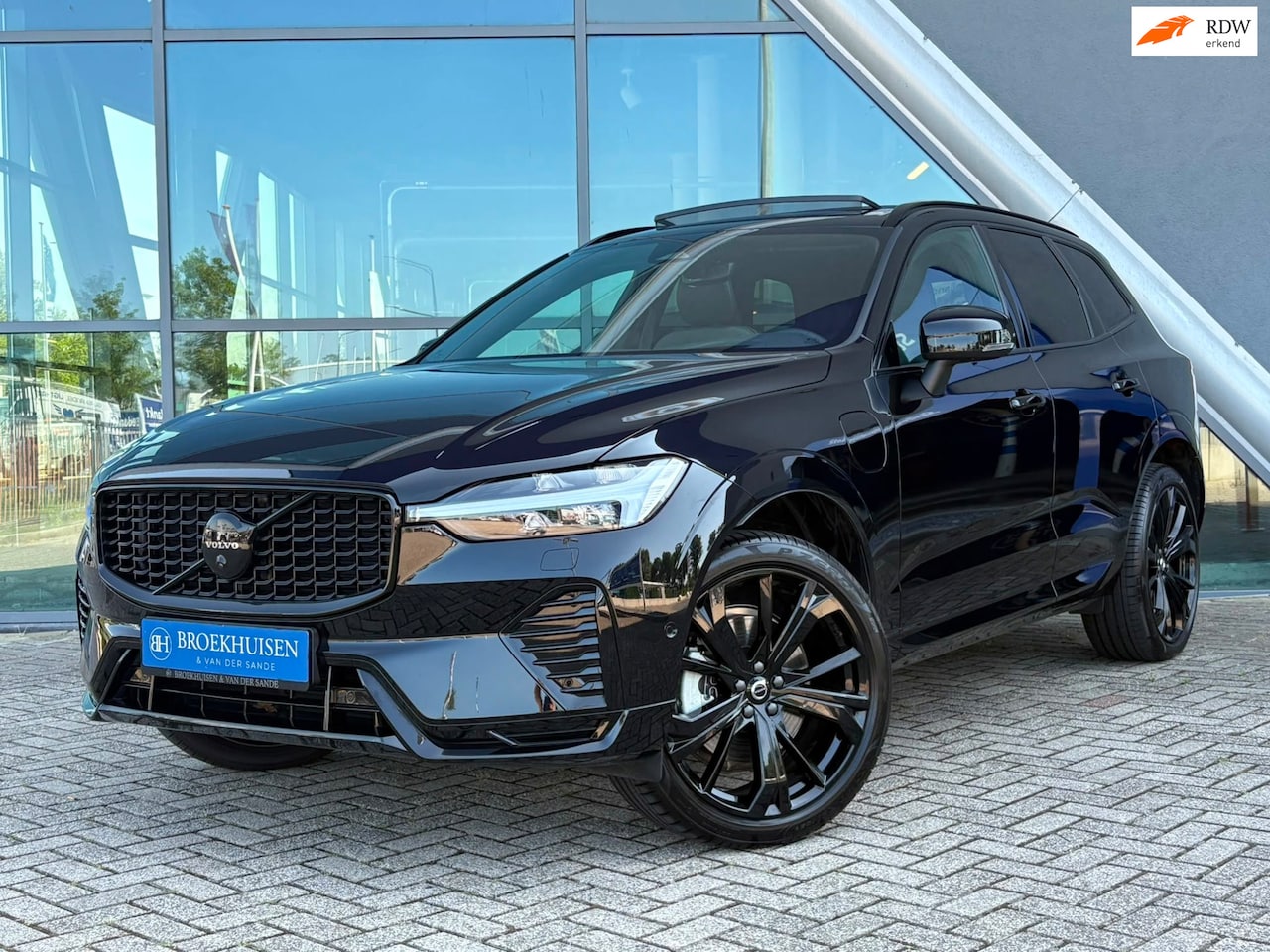 Volvo XC60 - 2.0 T8 Plug-in hybrid AWD Ultra Black Edition 455pk Luchtvering / 21inc / Head Up Display - AutoWereld.nl