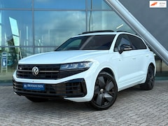 Volkswagen Touareg - 3.0 TSi eHybrid 4MOTION R 462pk NW model Luchtvering / Trekhaak / Massage Stoelen
