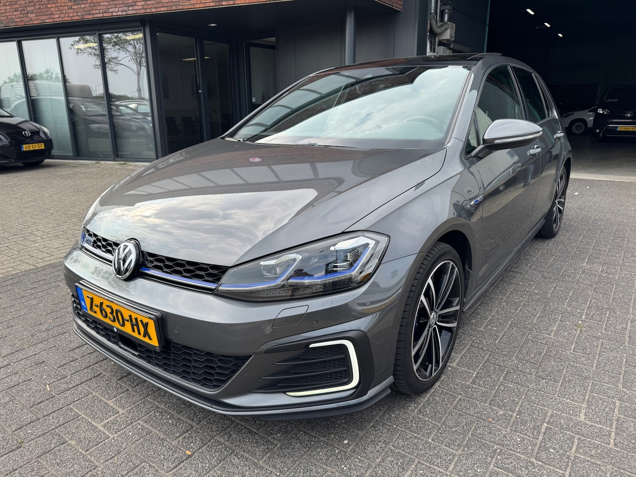 Volkswagen Golf - 1.4 TSI PHEV GTE 7.5 FACELIFT PANO ACC CAMERA HELE NETTE AUTO - AutoWereld.nl