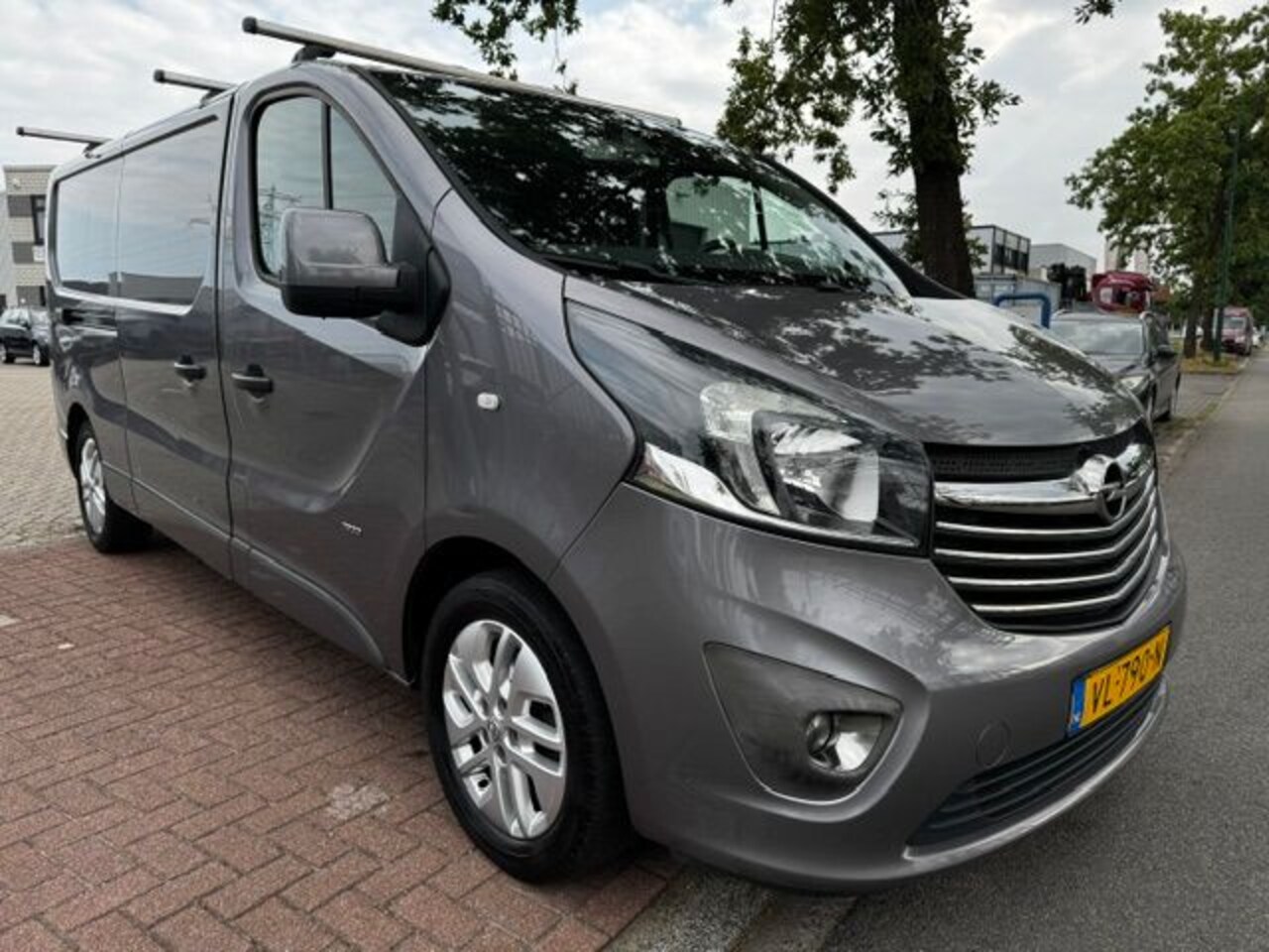 Opel Vivaro - 1.6 CDTI 120pk L2 H1 Sport Edition 154.000km 1e Eigenaar Airco,Navigatie - AutoWereld.nl