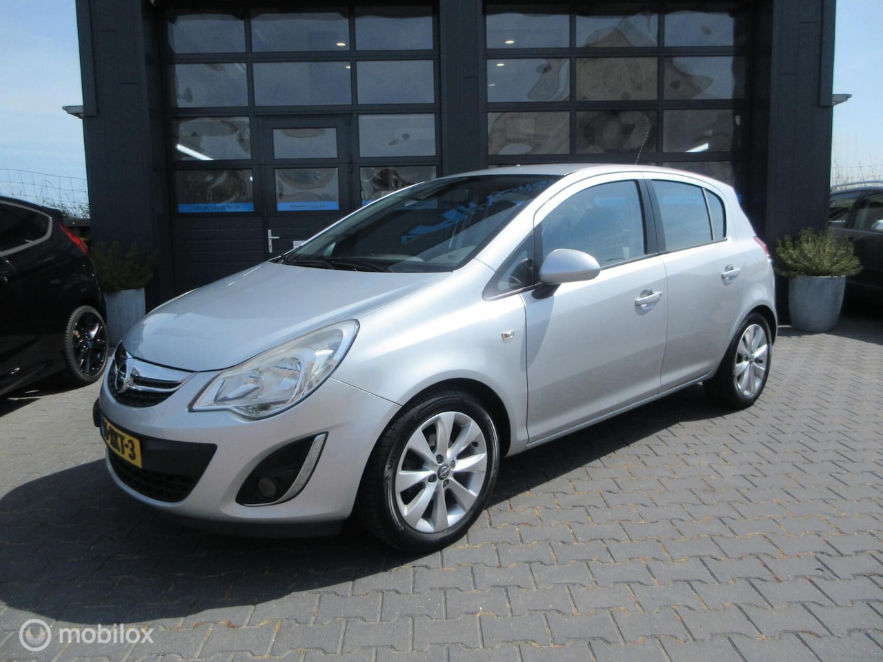 Opel Corsa - 1.2-16V Anniversary Edition 5drs Airco Cruise NL auto - AutoWereld.nl