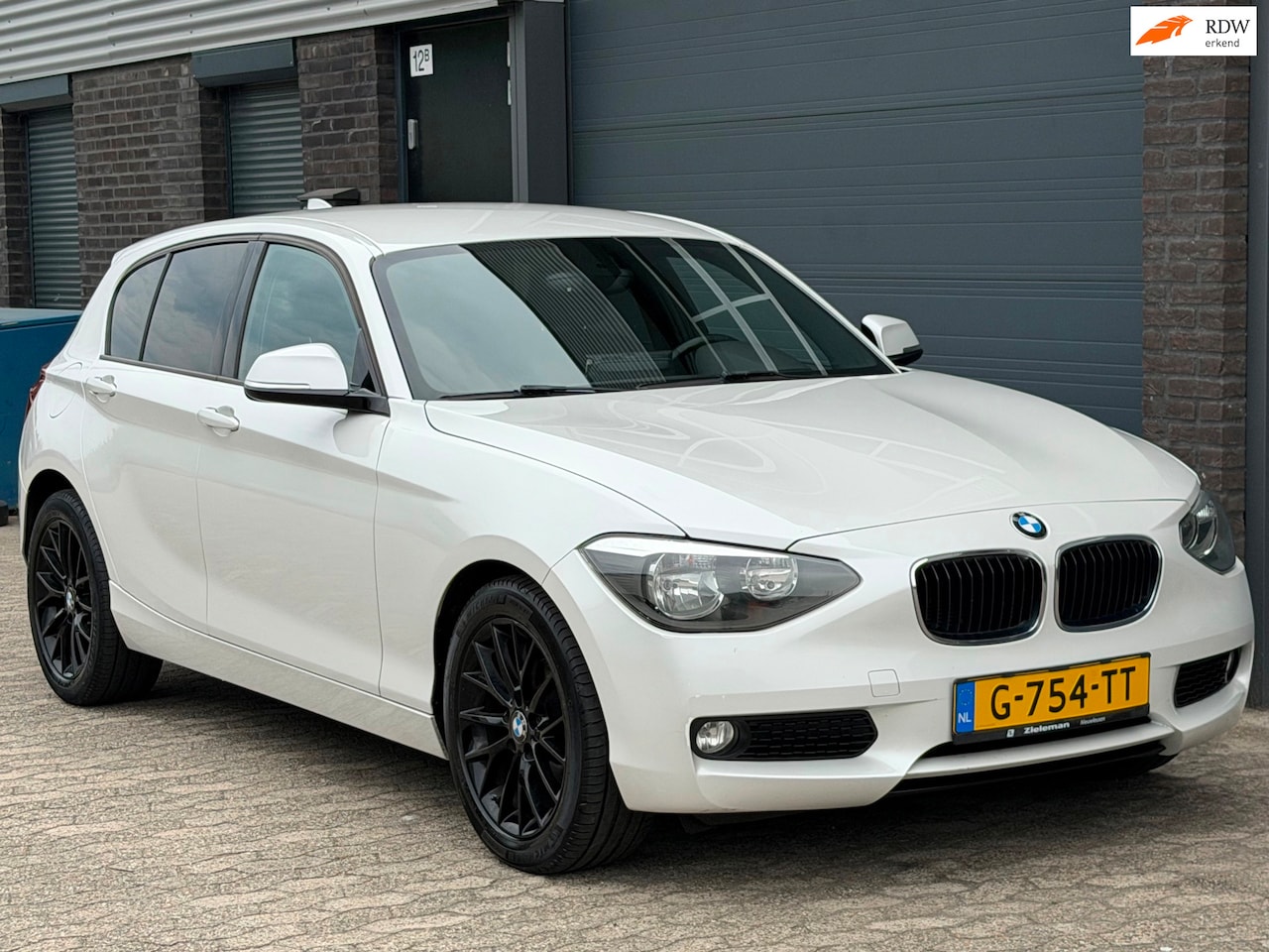 BMW 1-serie - 116i Limited CARPLAY KEYLESS CLIMA CRUISE APK - AutoWereld.nl