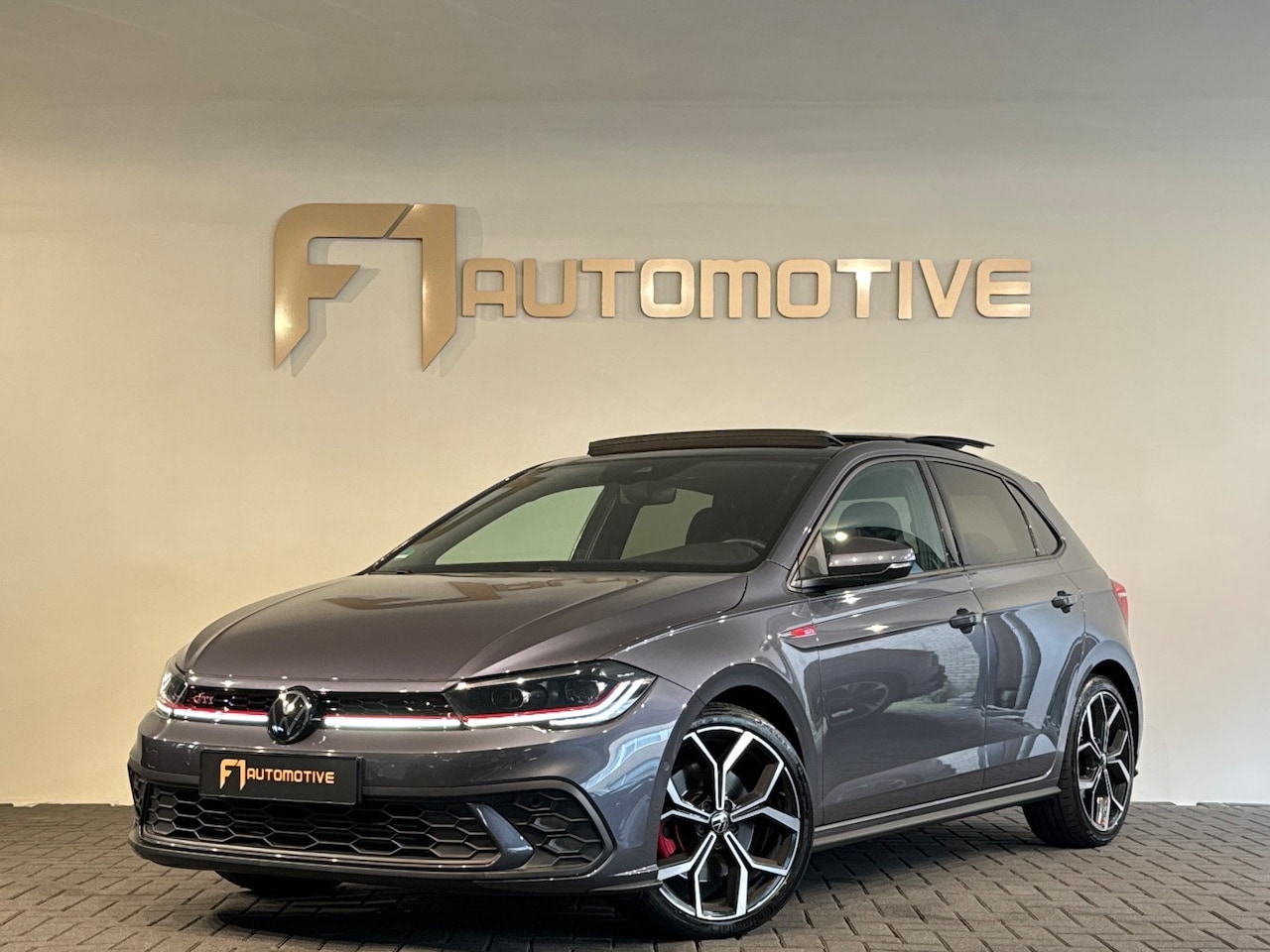 Volkswagen Polo - 2.0 TSI GTI Pano|Beats|Keyless|Dodehoek|Camera|Stoelverwarming - AutoWereld.nl