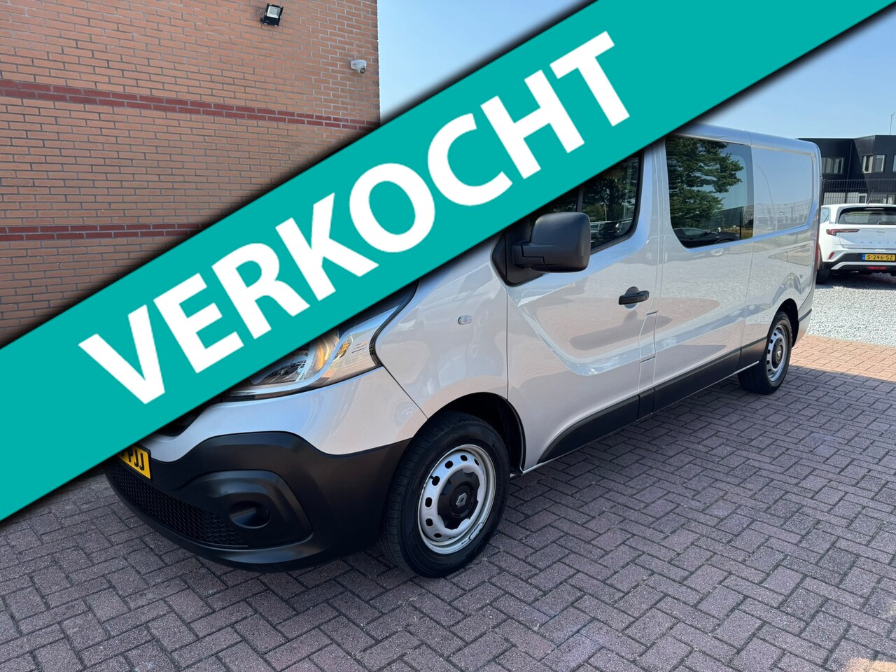 Renault Trafic - 1.6 dCi T29 L2H1 DC Comfort 1.6 dCi T29 L2H1 DC Comfort, Marge, Trekhaak, Euro 6, 5 Persoons, Navigatie, PDC - AutoWereld.nl