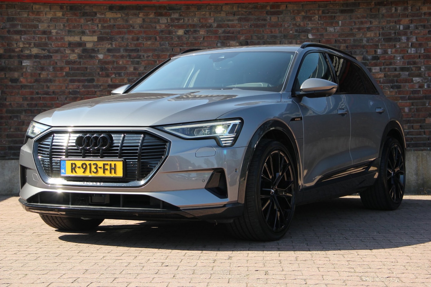 Audi e-tron - E-tron 55 Quattro Advanced 95 kW| SOH 90% |Trekhaak Afn.|Panodak|Luchtvering|Massage&Venti - AutoWereld.nl