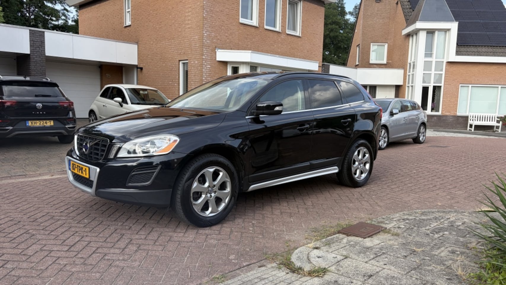 Volvo XC60 - 2.0 T5 Automaat Kinetic I Clima I Cognac leder I Dealer onderhoud - AutoWereld.nl