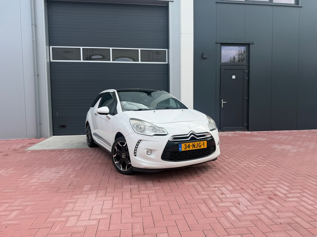 Citroën DS3 - 1.6 So Chic |nwe koppeling|stoelvw|leder|climate - AutoWereld.nl