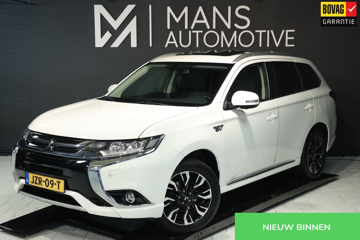 Mitsubishi Outlander - 2.0 PHEV Premium / PANO / 360 / KEYLESS / STUUR+STOELVERW - AutoWereld.nl