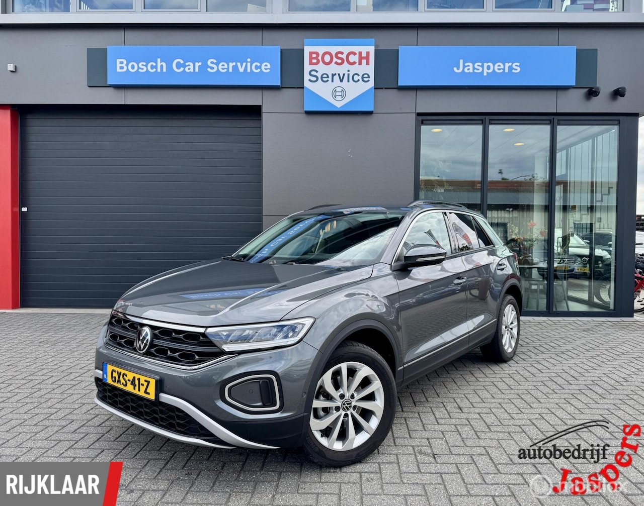 Volkswagen T-Roc - 1.5 TSI Life Edition 150 PK | TREKHAAK | CAMERA | KEYLESS | ACC | NAVIGATIE | IQ.DRIVE - AutoWereld.nl